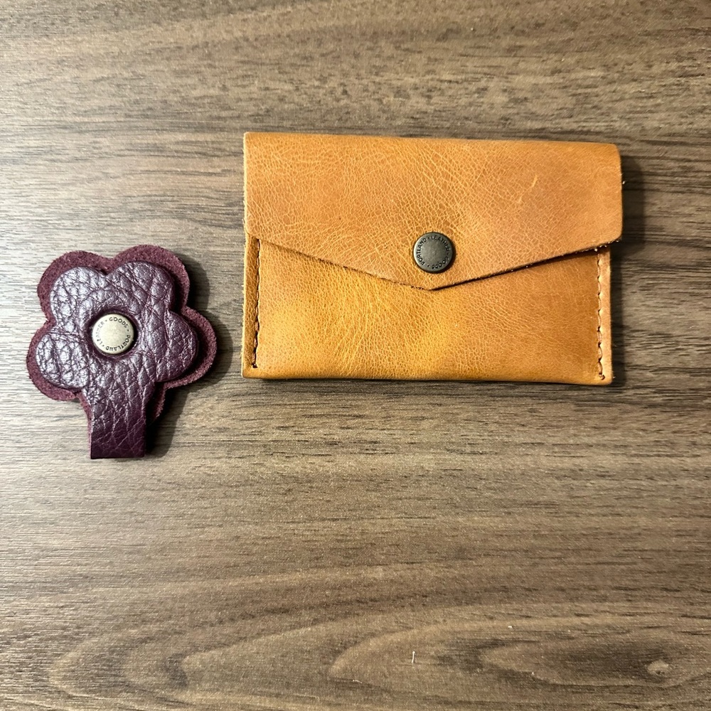 Portland Leather Goods Envelope & Flower Snap